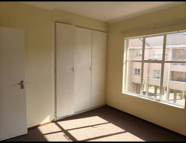 2 BEDROOM FLAT FOR SALE IN THREE RIVERS PROPER